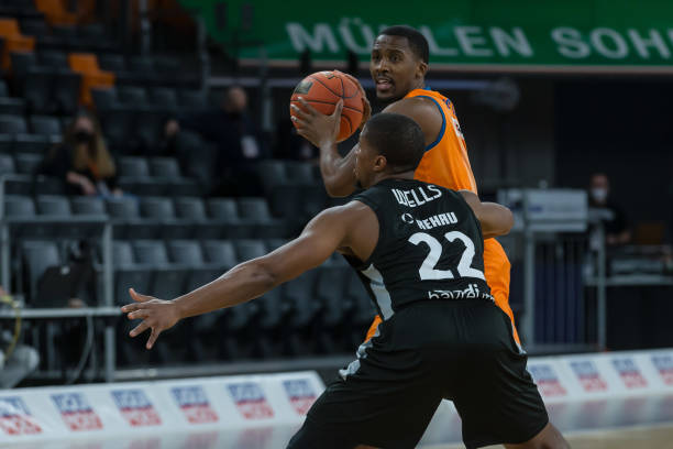 示他的坚韧 示他的坚韧