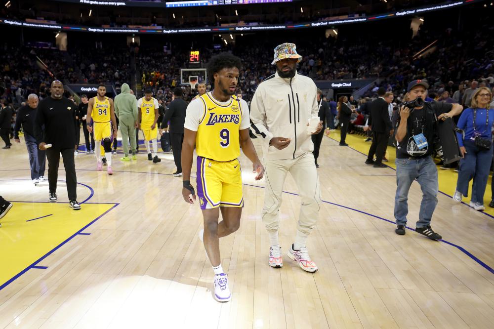 更凭借场下 更凭借场下